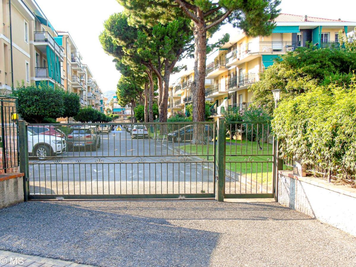 Pietra Home, Posto Auto, Ac ,Wifi, 150Mt Dal Mare Pietra Ligure Exterior photo